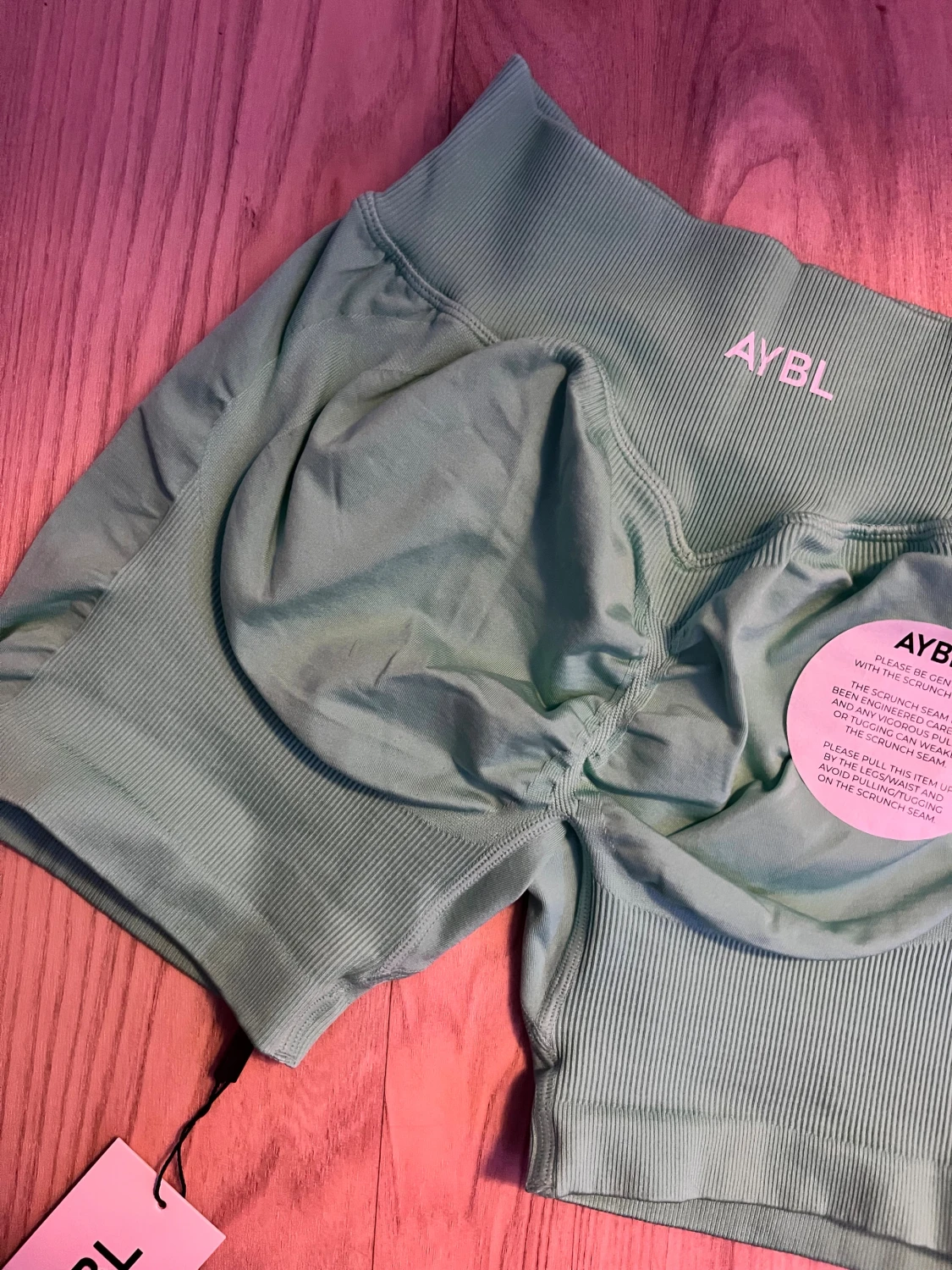 Mintgröna seamless shorts från AYBL - 2