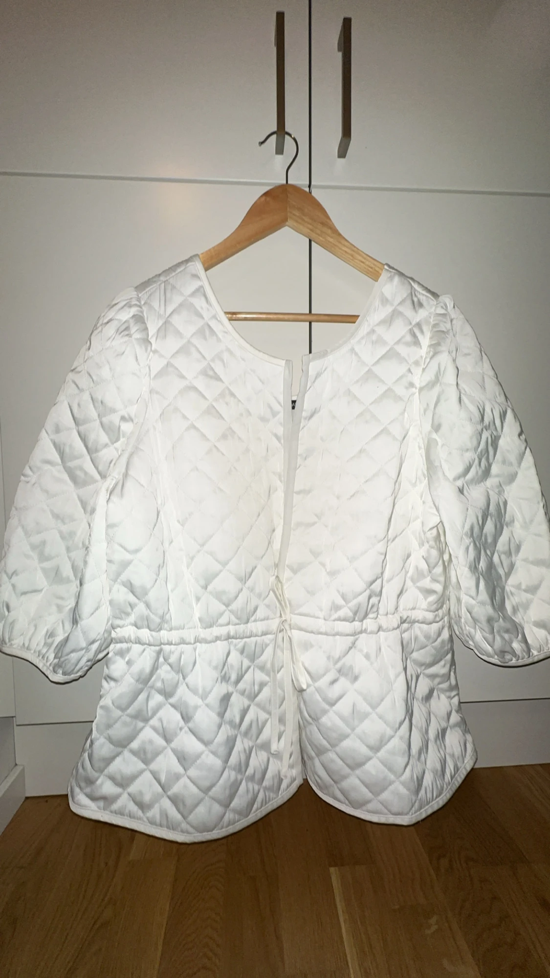 Vit quiltad overshirt från KappAhl M/L - 3