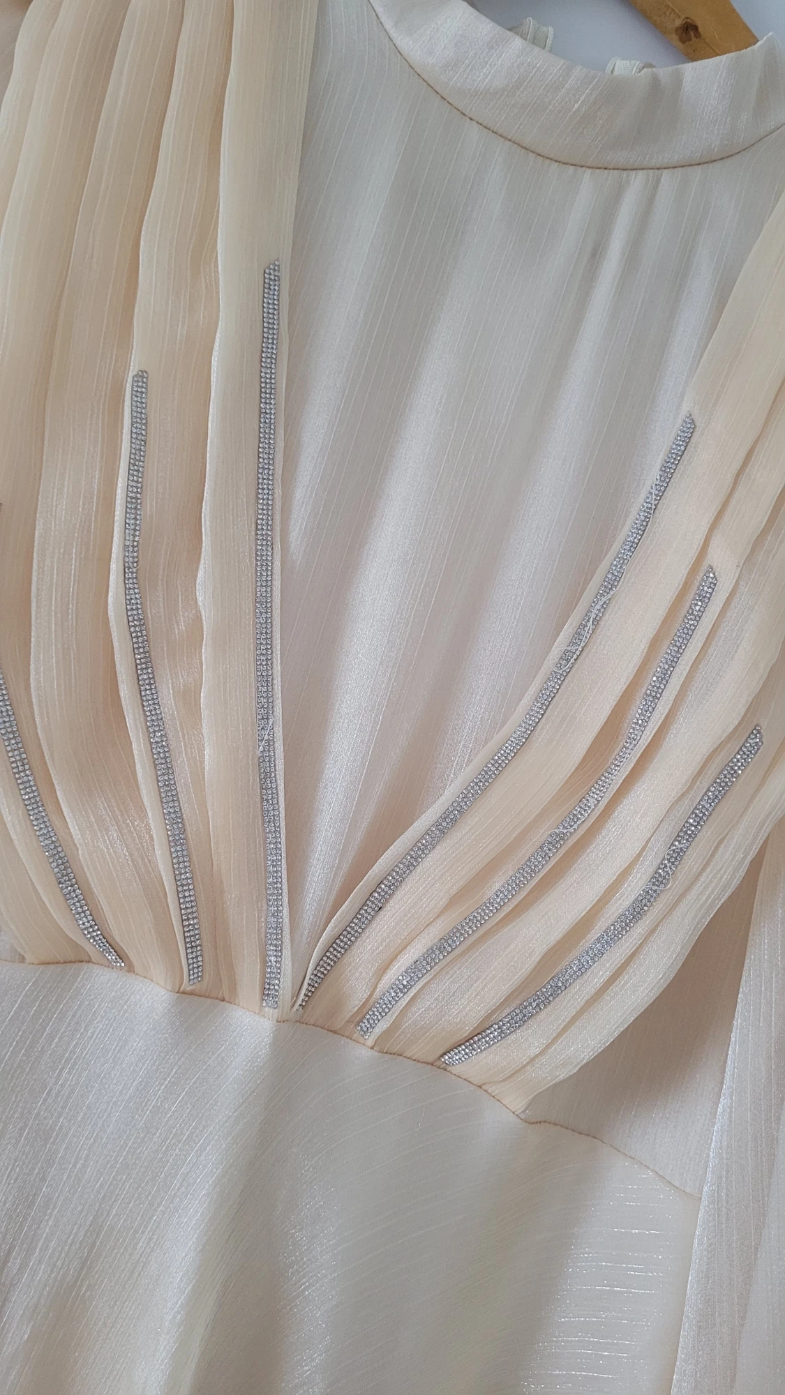 Champagnefärgad långklänning med glitter - 2