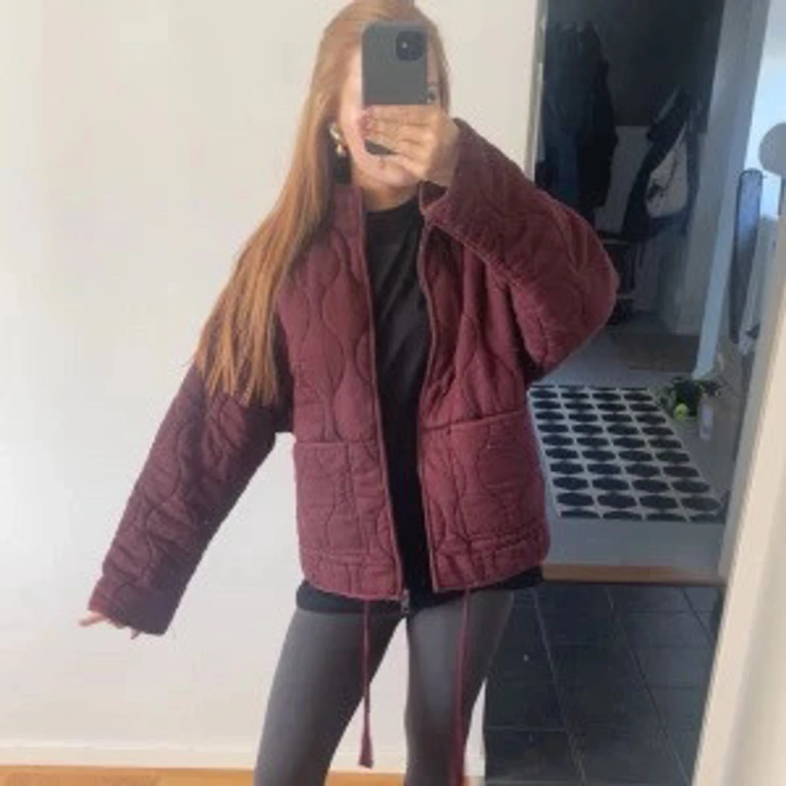 Quiltad vinröd jacka från Zara - 1