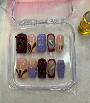 Färgglada press-on naglar  - Handgjorda gelé naglar 💅 . Klisterlappar, fil, pusher, nagelolja och desinfektions lappar följer med!☺️storlek M