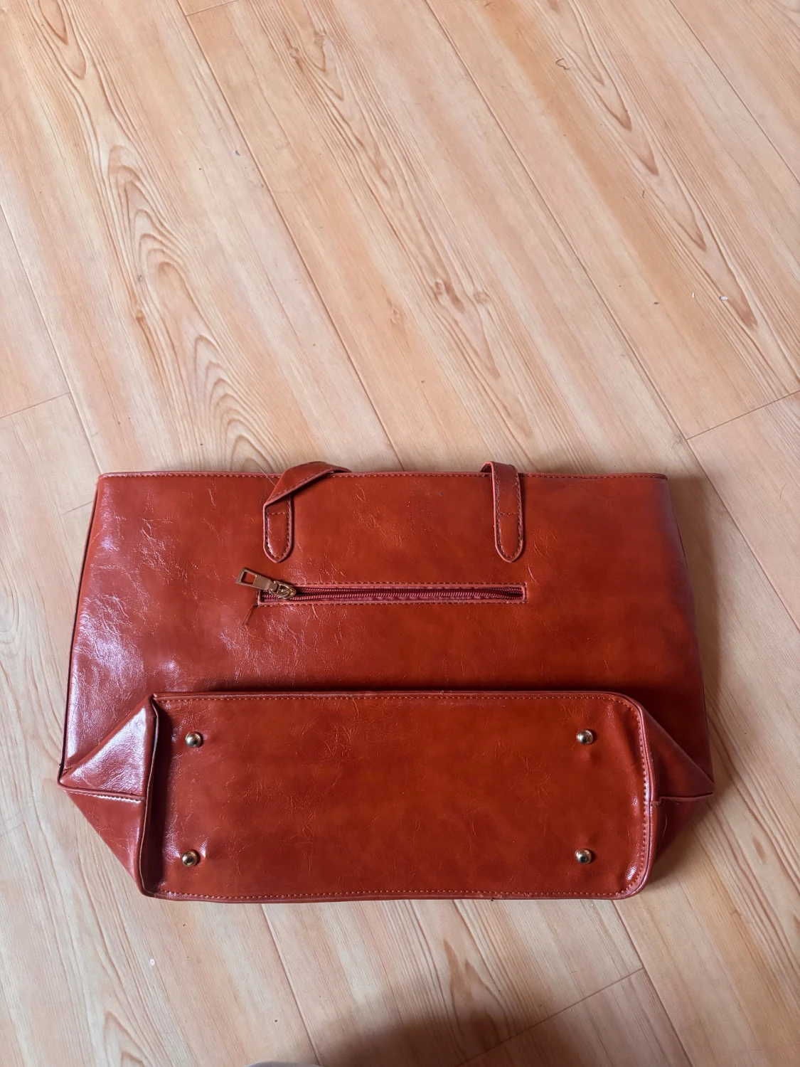 Brun axelväska i skinnimitation - 1