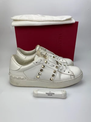 Valentino skor  - BLACK FRIDAY REA!! Valentino skor. Hör av dig vid frågor