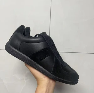 Maison Margela GATS svart - Svarta Maison Margela gats, oanvända. Riktigt fräscha✌️