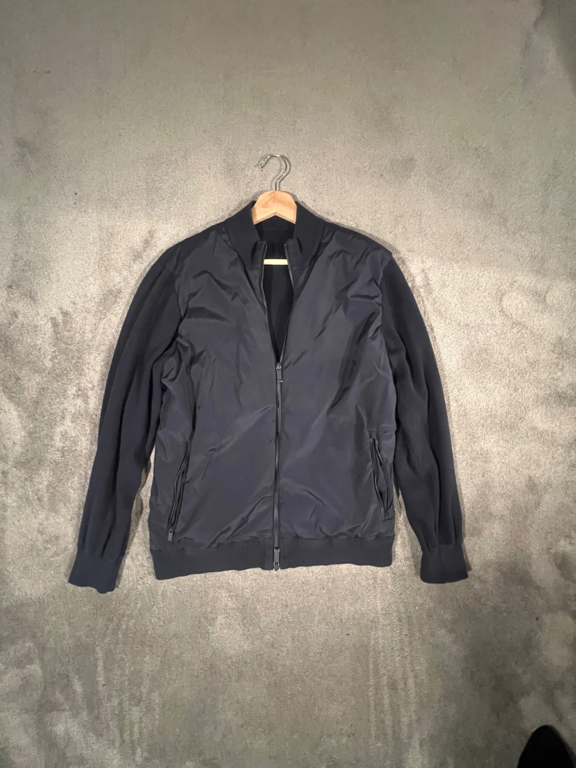 Mörkblå Cardigan från John Henric