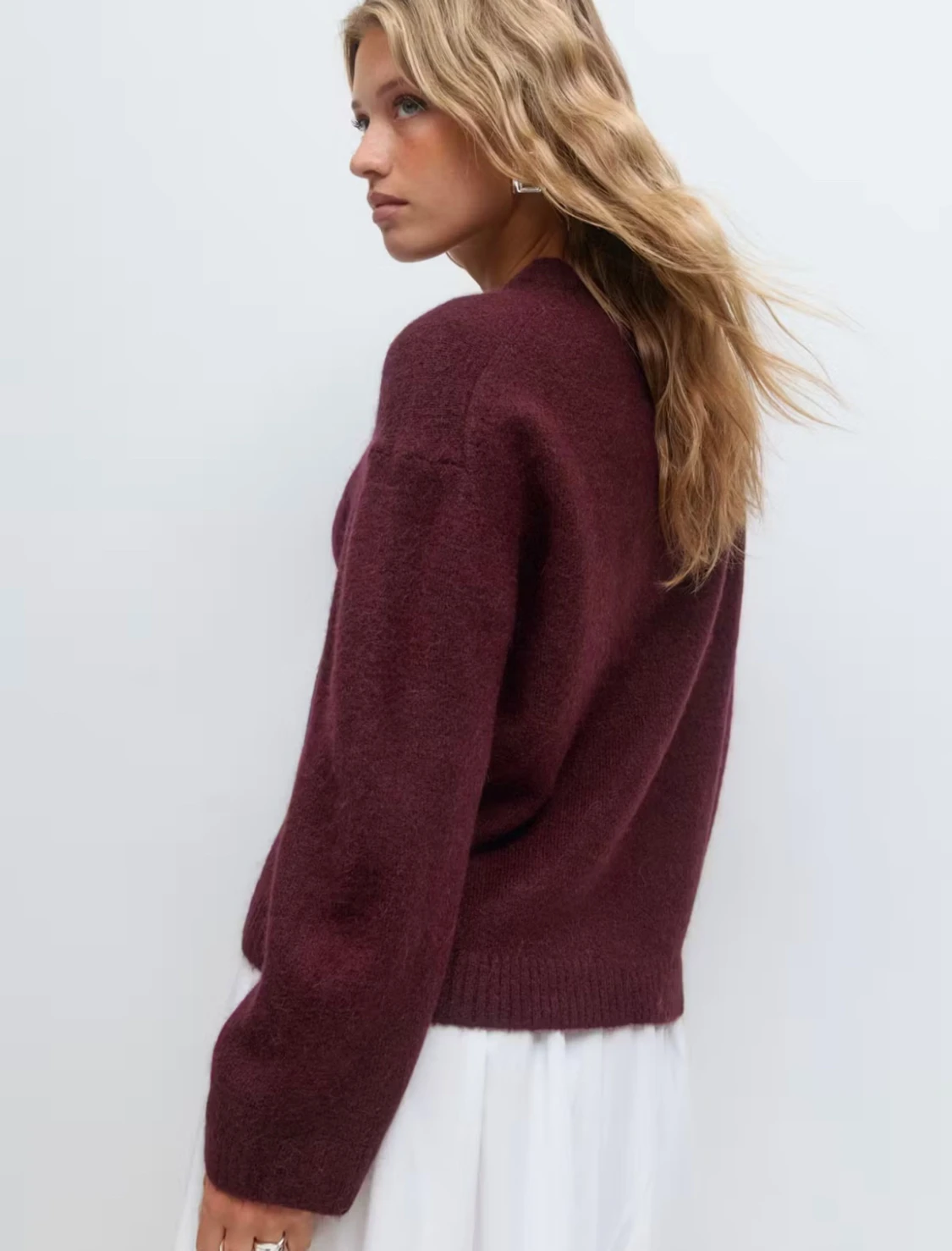 Vinröd stickad tröja från ginatricot - 2