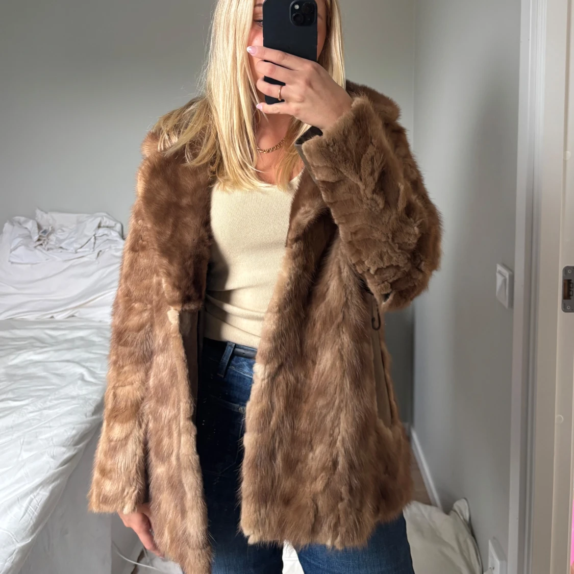 Brun pälsjacka med snyggt fall - 4