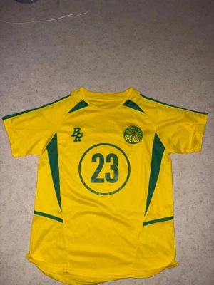 Bolaget T-shirt - Limited edition bolaget turné tröja från 2023. Skick 9/10. Tröjan säljes inte längre.