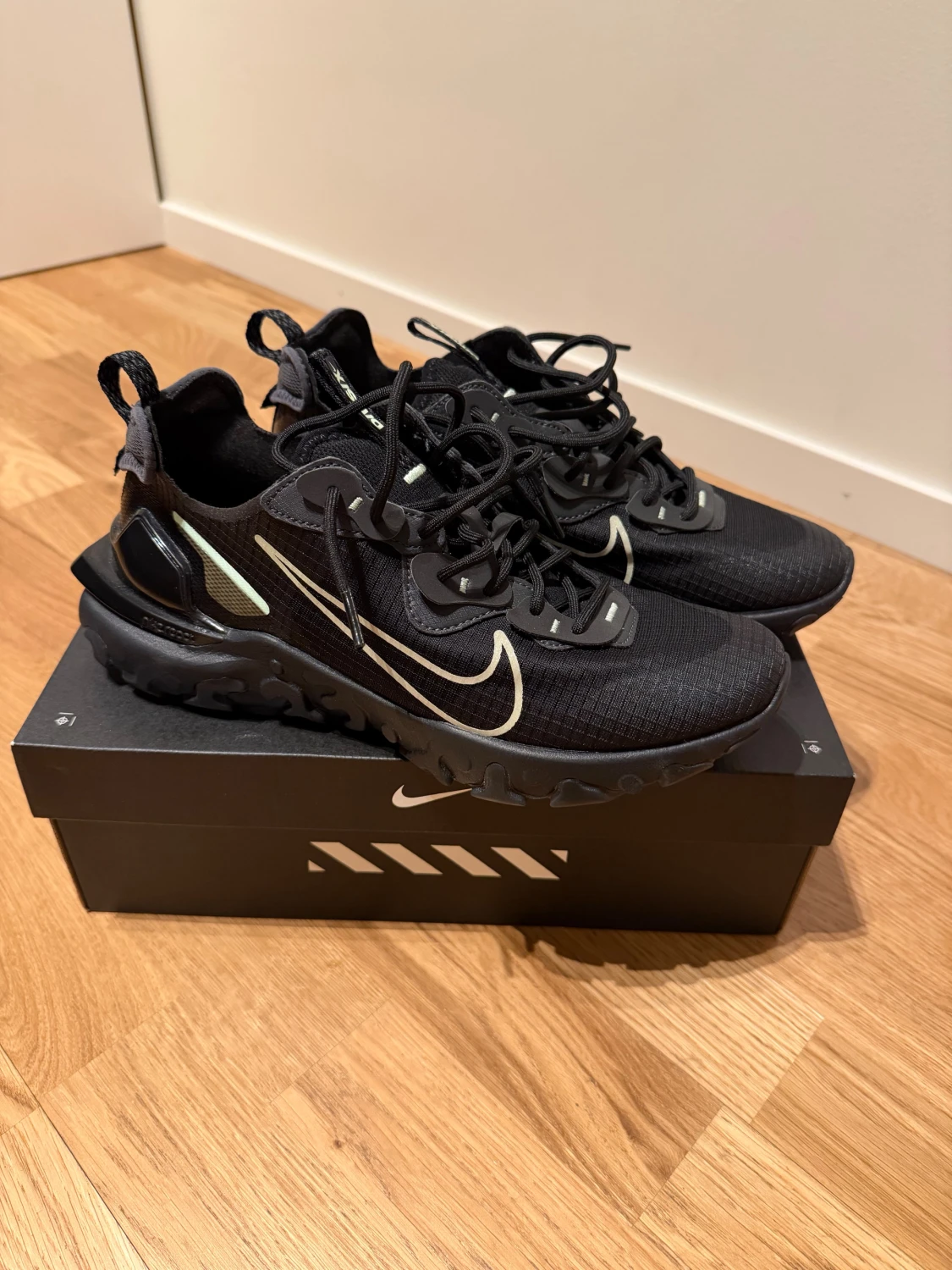 Nike React Element 55 svarta sneakers