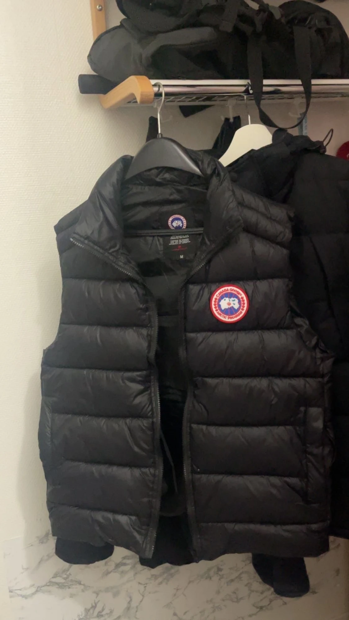 Svart dunväst från Canada Goose M