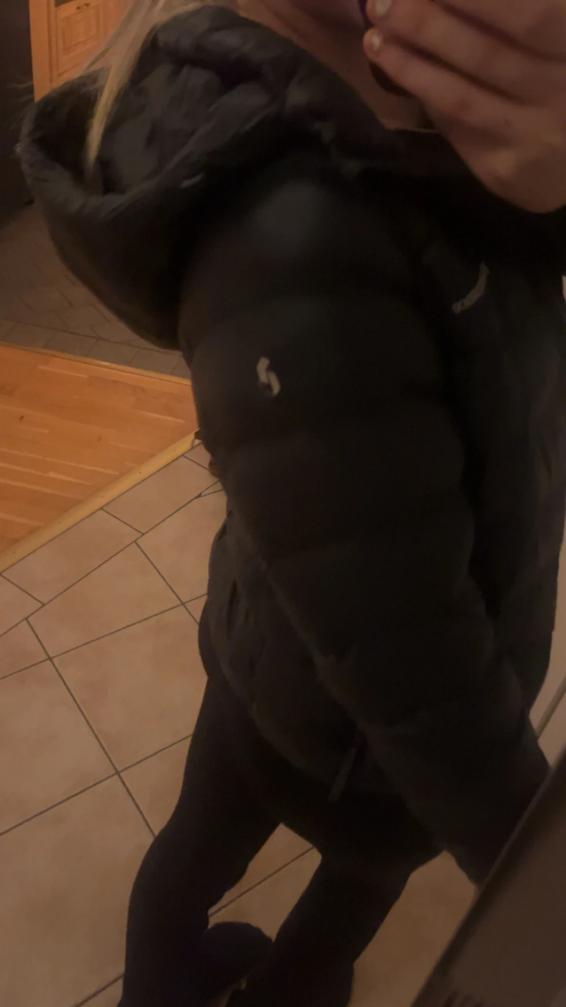 Svart pufferjacka från Peak Performance - 1