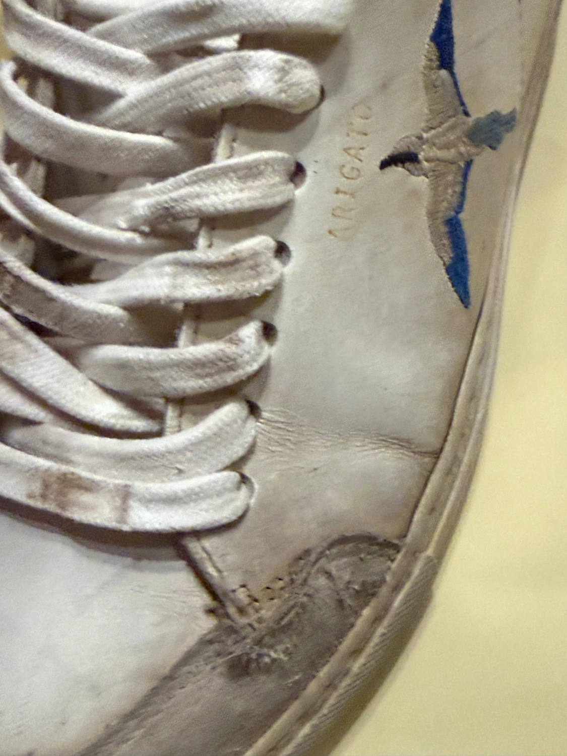 Axel Arigato vita sneakers med broderad fågel - 3