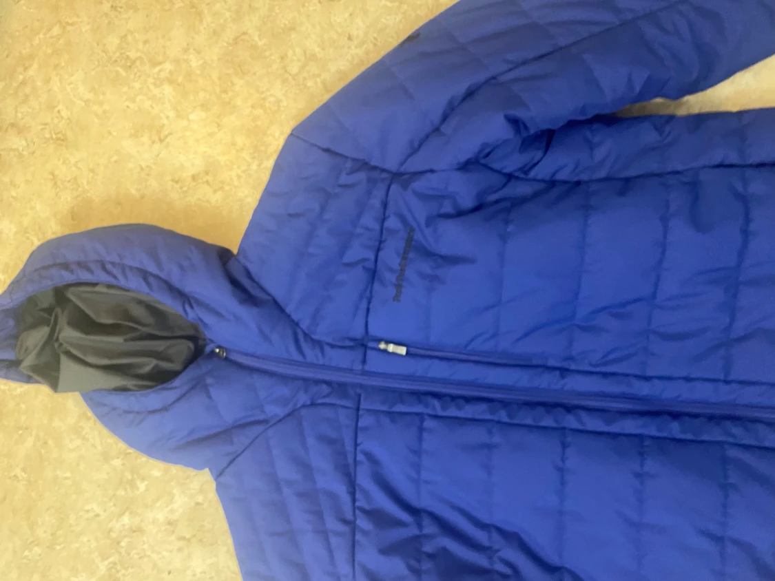 Blå pufferjacka från Peak Performance - 4