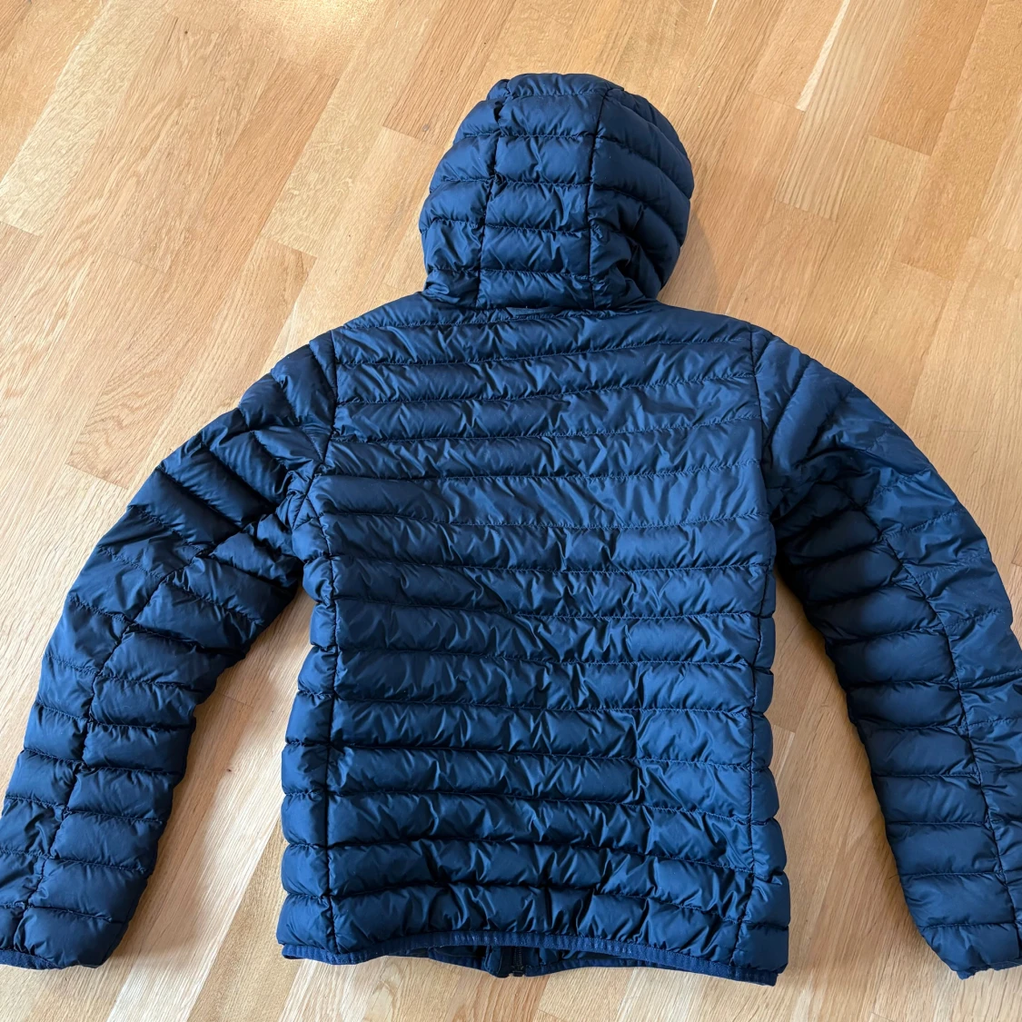 Peak Performance jacka i storlek S - 2