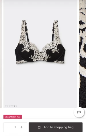 Intimissimi bh - Superfin populär bh i pushup från Intimissimi, i fint skick inga noppror och säljer då den har blivit för stor för mig 🥰tvättas så klart innan jag skickar 