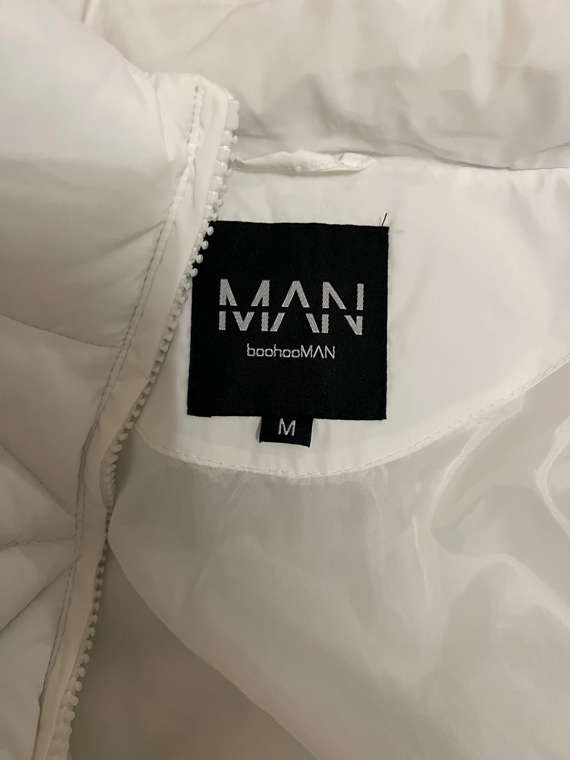 Vit pufferjacka från boohoo - 1