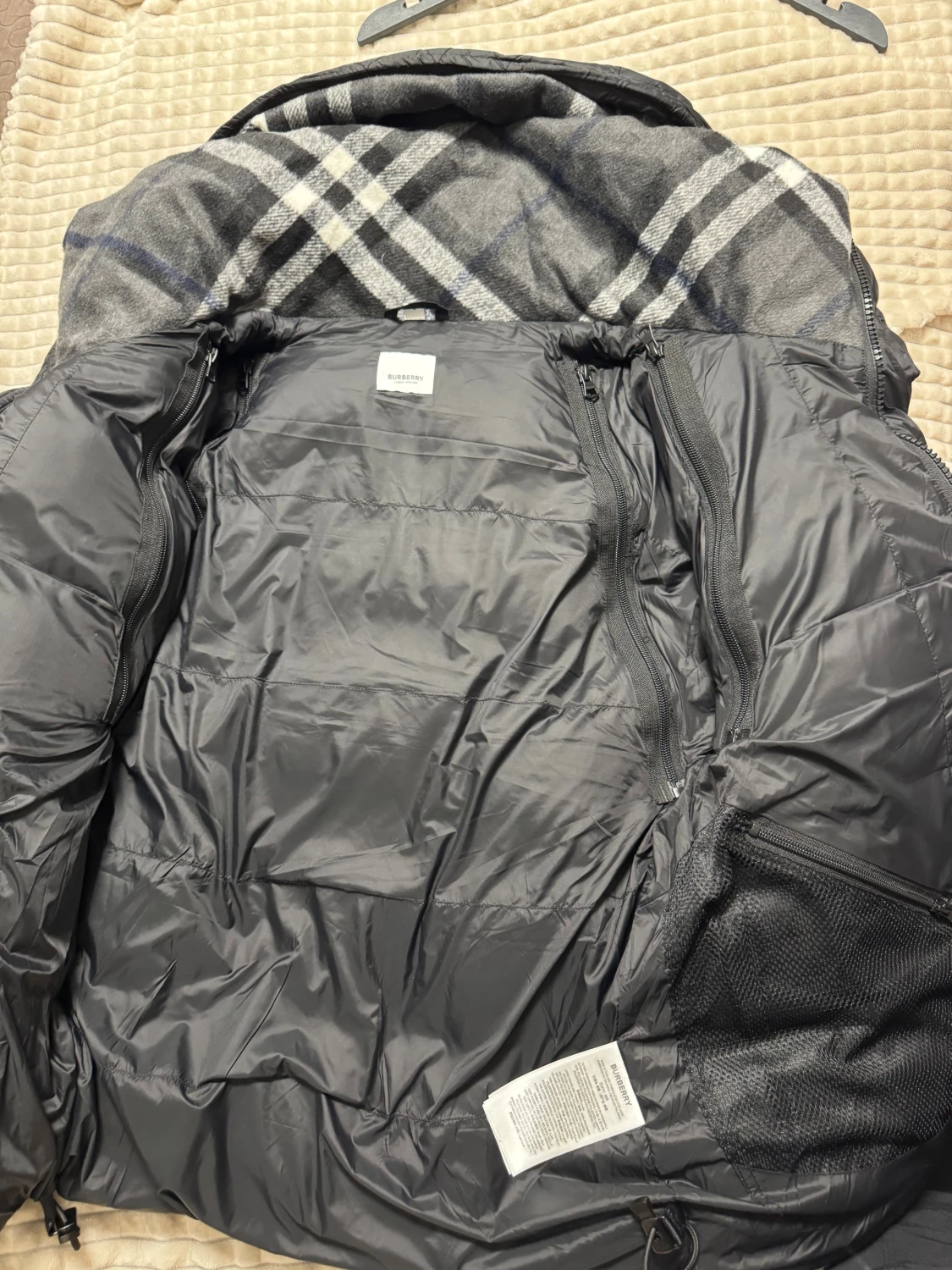 Svart pufferjacka från Burberry - 1