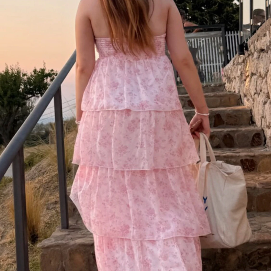 Ljusrosa blommig långklänning - 1