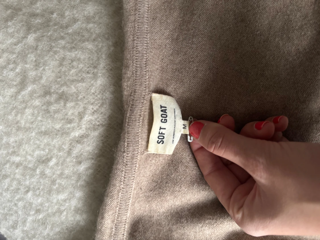 Beige/brun hoodie i kashmir från Soft Goat - 3