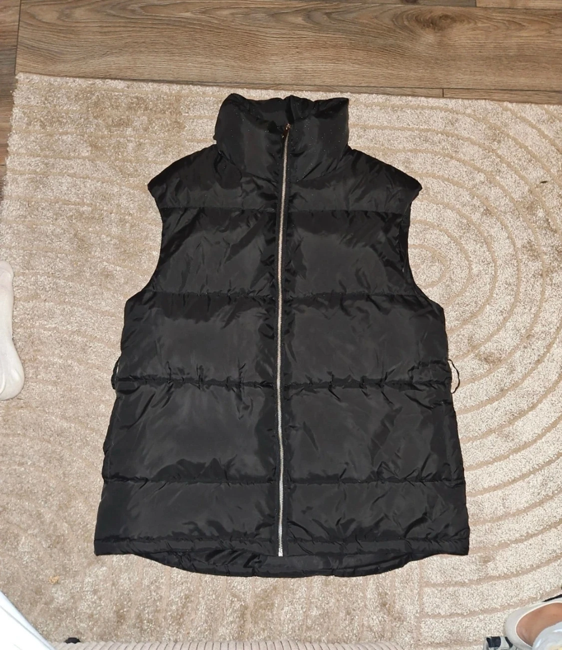 Svart dunväst från NLY Trend