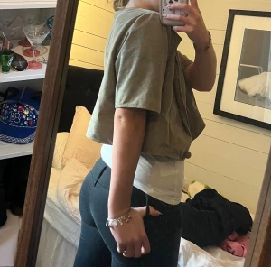 Olivgrön coat - Så  det fin olivgrön coat i storlek S, perfekt nu till vintern❤️❤️ hör av dig för fler frågor