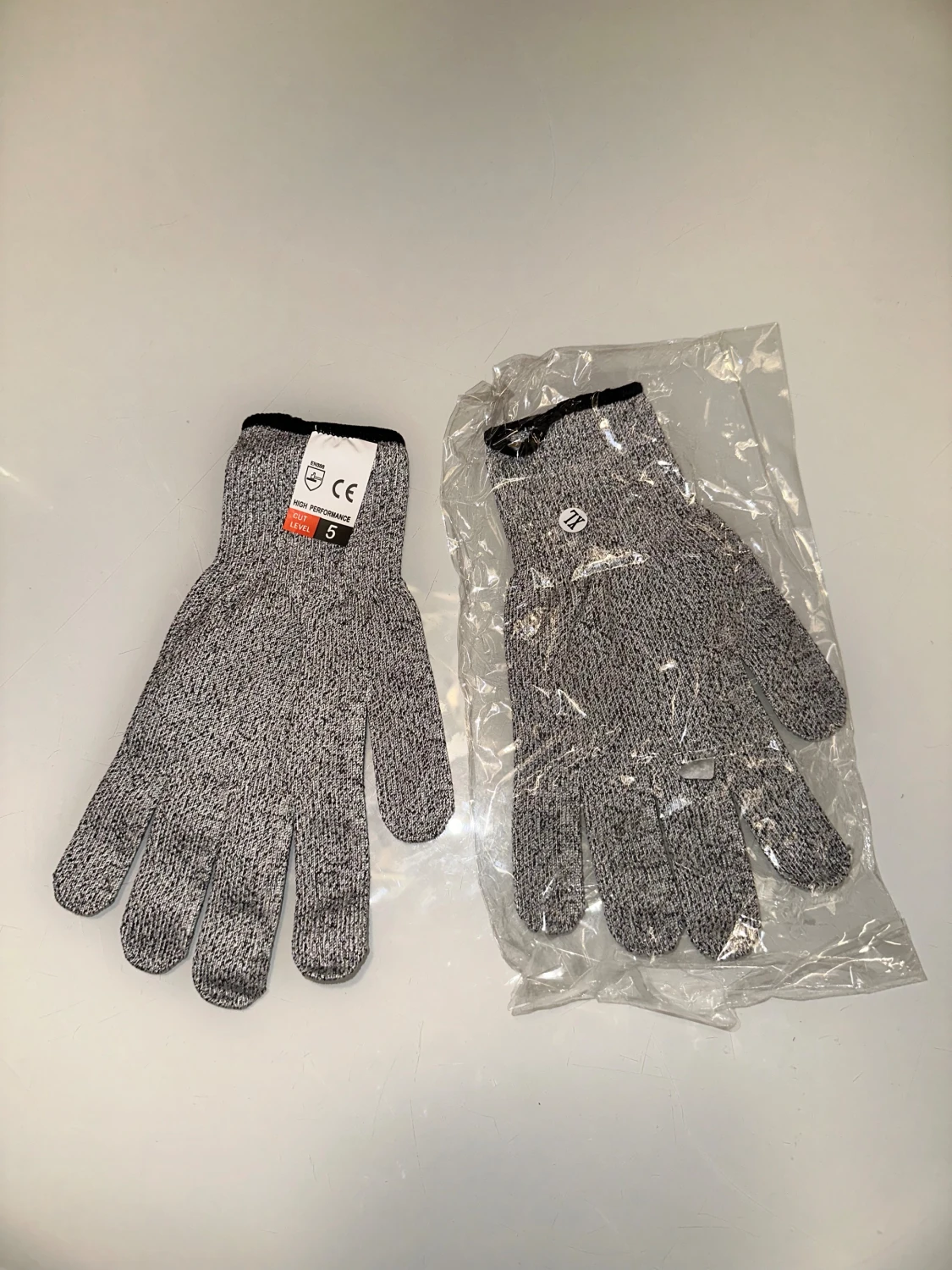 Grå stickade skyddshandskar Level 5
