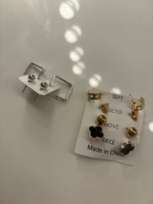 Olika örhängen  - Man kan köpa alla dessa för 100kr tillsammans. Aldrig tagit av eller haft på.