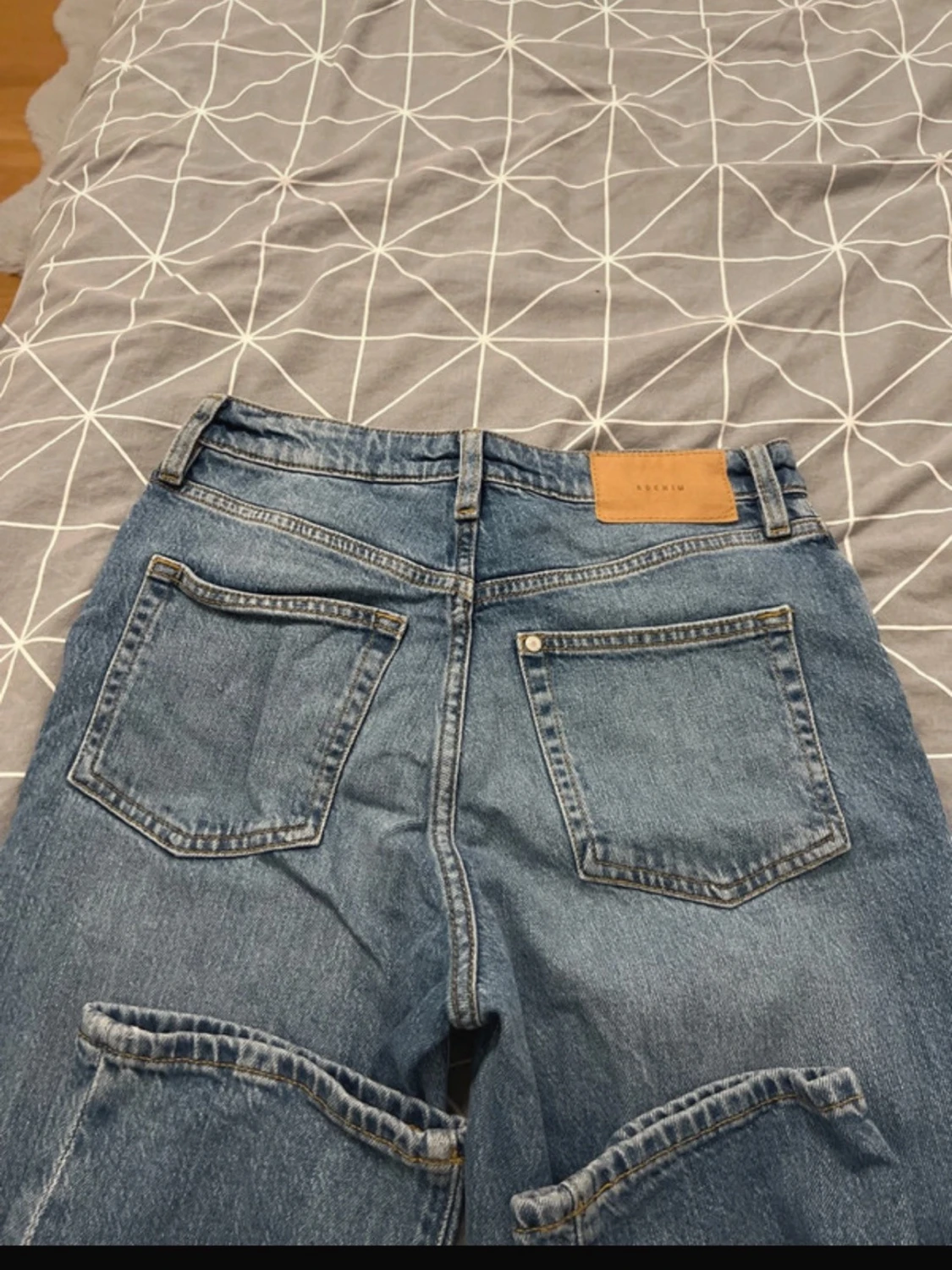 Blå raka jeans från H&M - 1