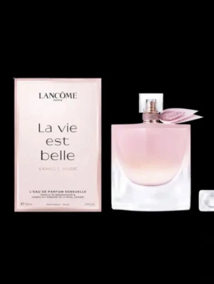 La Vie Est Belle - Elegant parfym från Lancôme med en modern touch. Volym: 100 ml. Tillverkad i Frankrike. Perfekt för dig som vill ha något unikt och trendigt i din samling. Inte äkta men samma doft enligt mig!