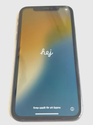 iPhone 11 64GB - Jag säljer min iPhone 11! Den är köpt 2021 och fungerar utmärkt. Tillhörande skal✅ Svart, 64GB kapacitet, 78% batterihälsa. Hör av dig vid intresse!