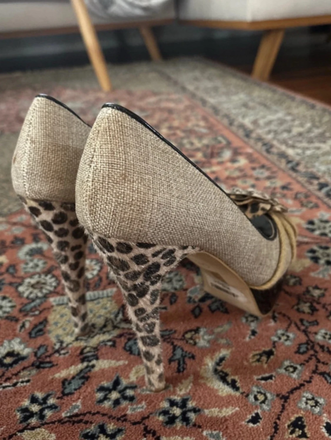 Beige pumps med leoparddetaljer - 2