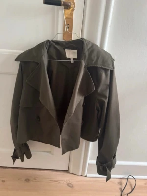 Trenchcoat  - Superfin jacka från hm 