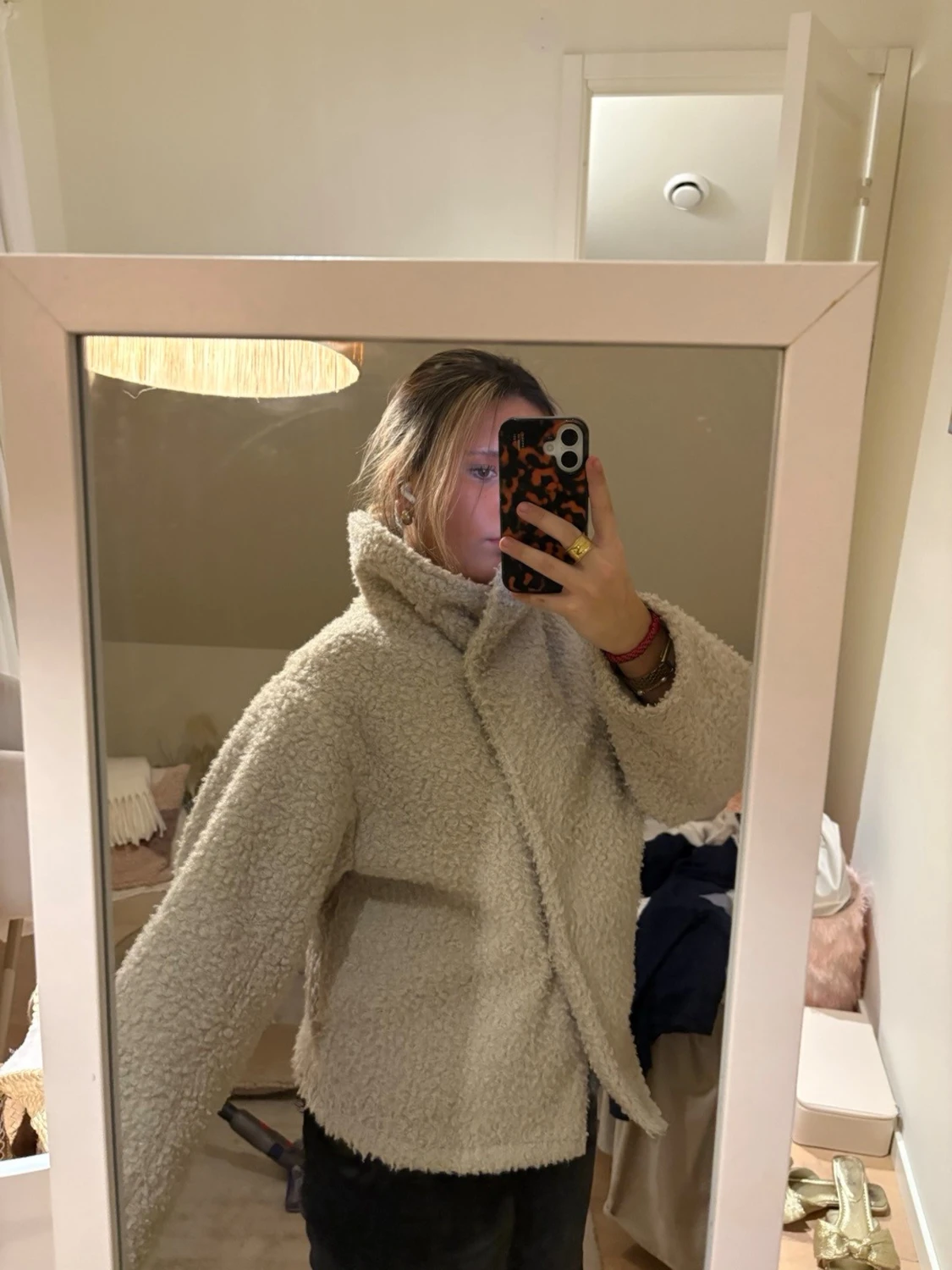 Beige teddyjacka med stor krage - 3