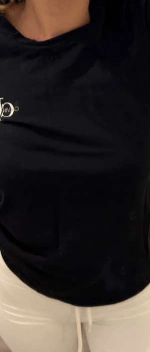 Svart t-shirt från CK - Ck tshirt. Använt ett par gånger 