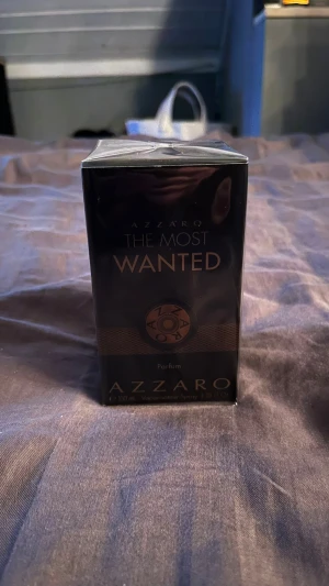 Azzaro The Most Wanted 100ml - Azzaro The Most Wanted Parfum i 100 ml storlek. En stilren och modern doft i en cool flaska som sticker ut. Perfekt för dig som vill synas och göra intryck. 