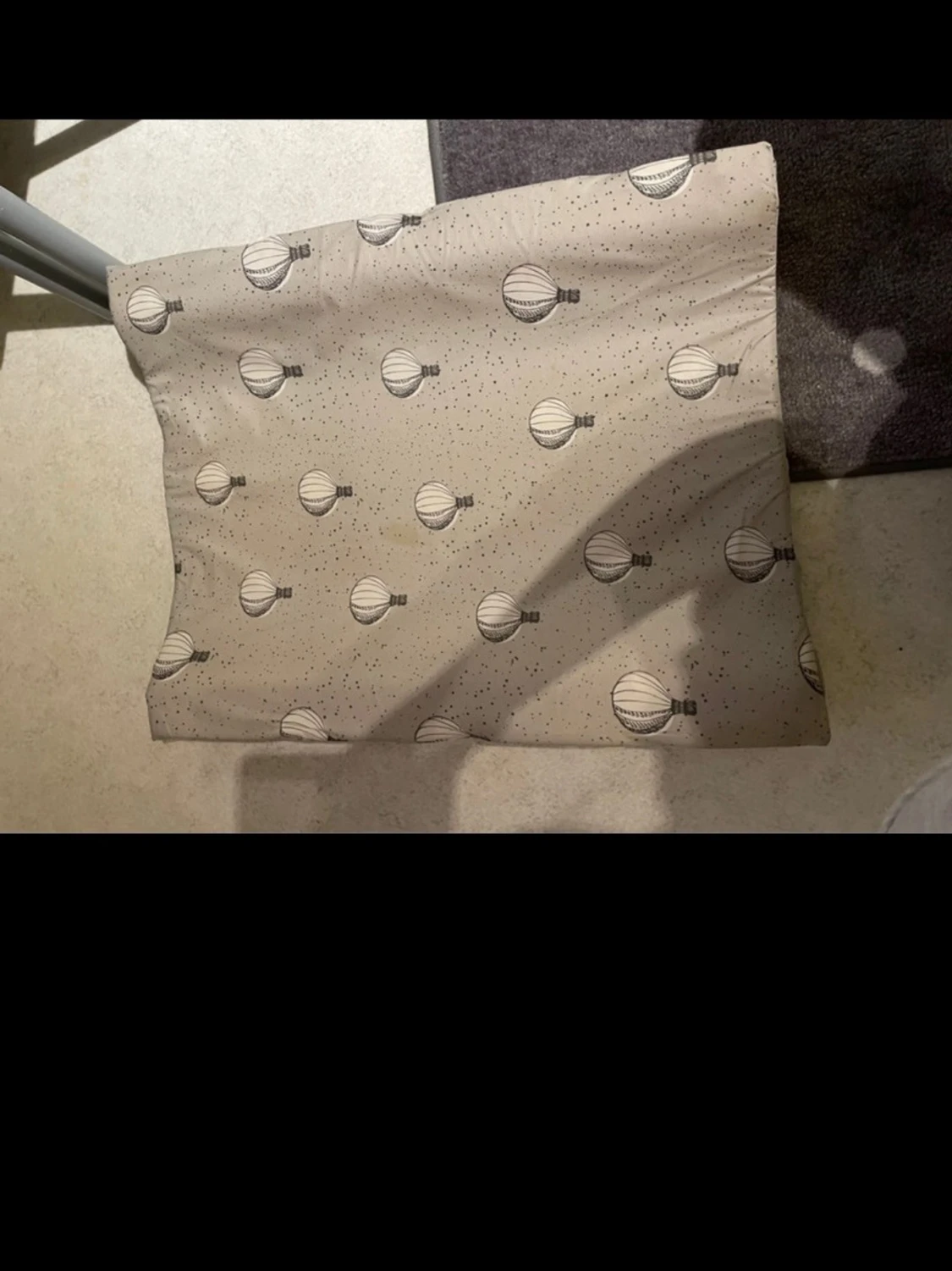 Beige skötbädd  med luftballonger