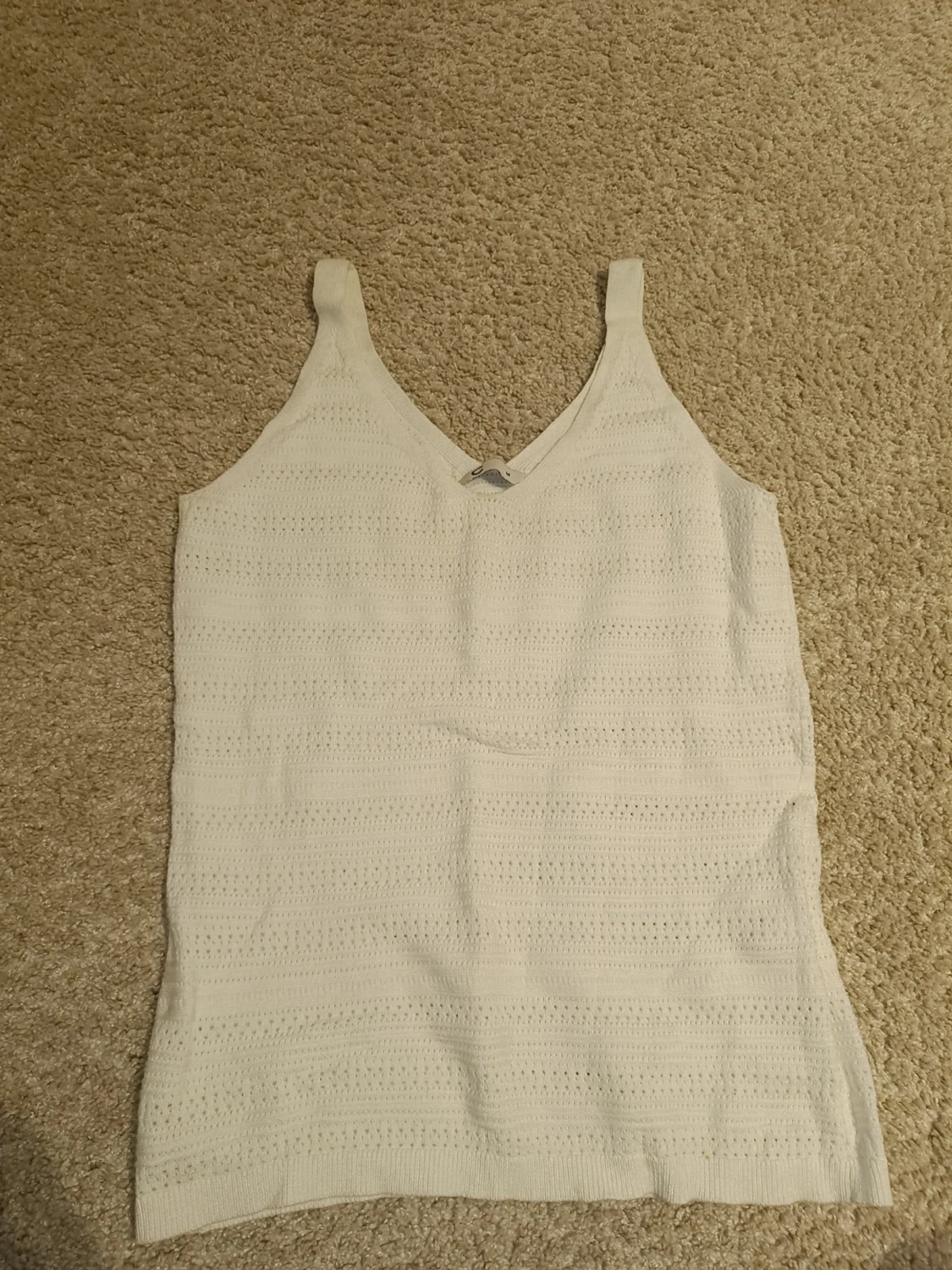 Vit stickad linnetopp från Cubus