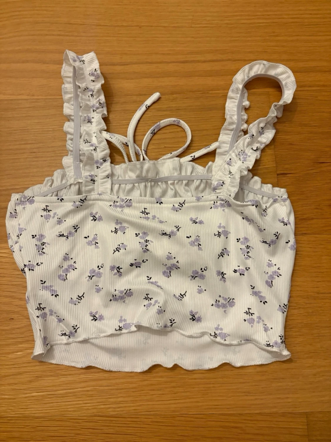 Blommig vit croppad topp från SHEIN, storlek XS - 1