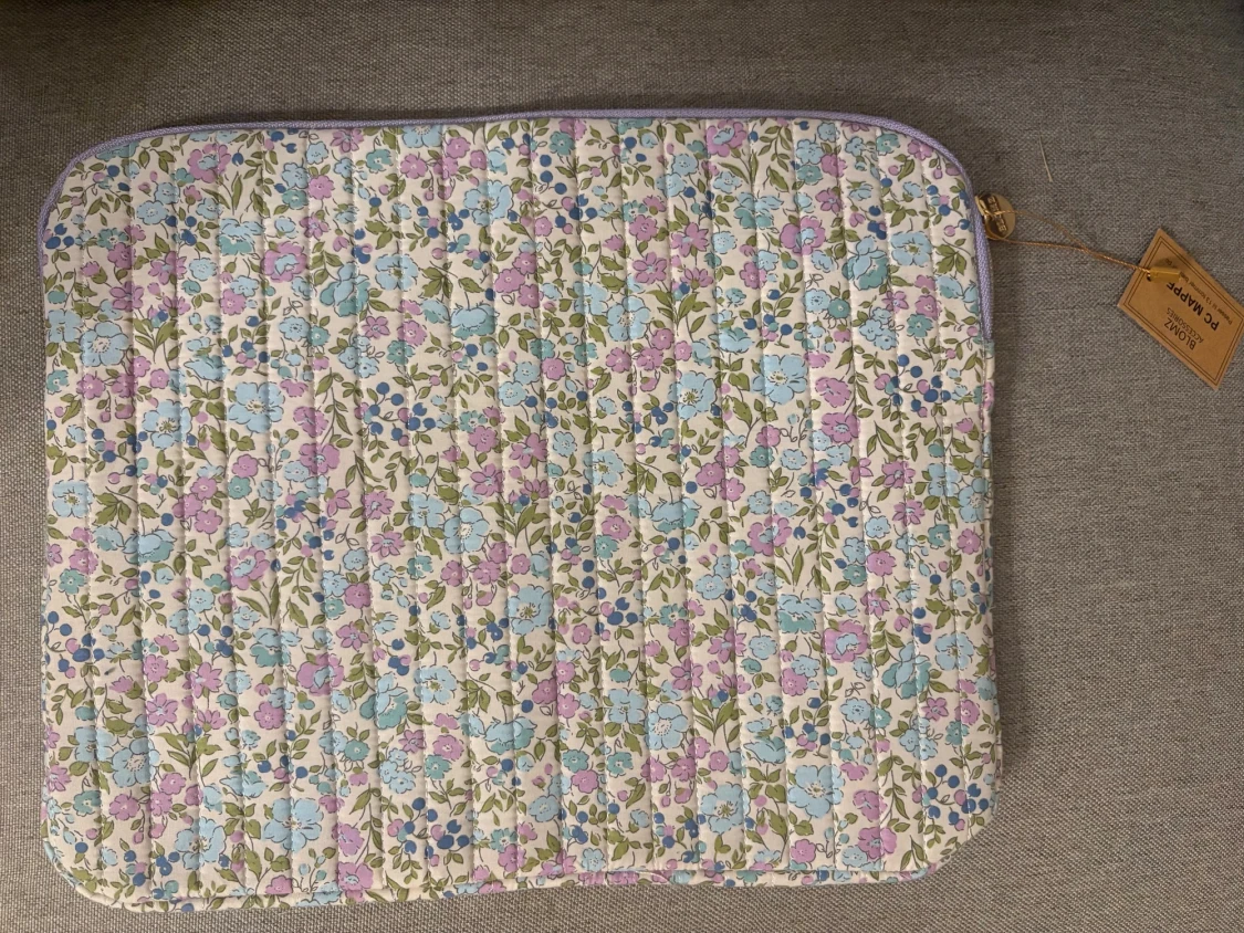 Superfin Blommig quiltad datorväska från Blomz