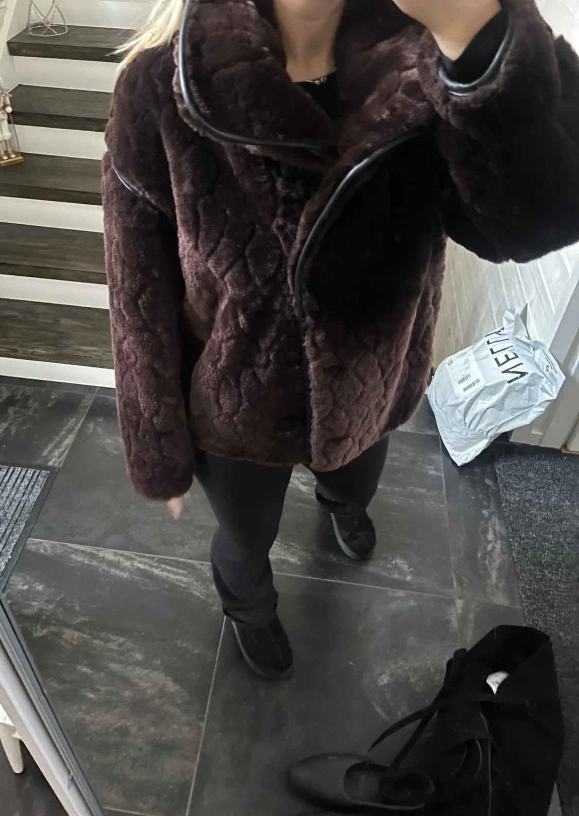 Mörkbrun pälsjacka med hög krage - 4