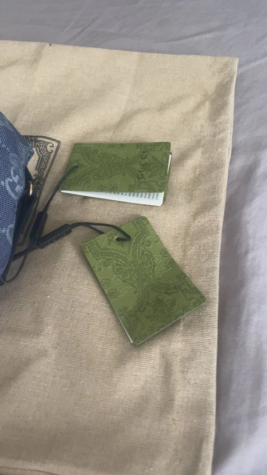 En blå Gucci keps  - 4