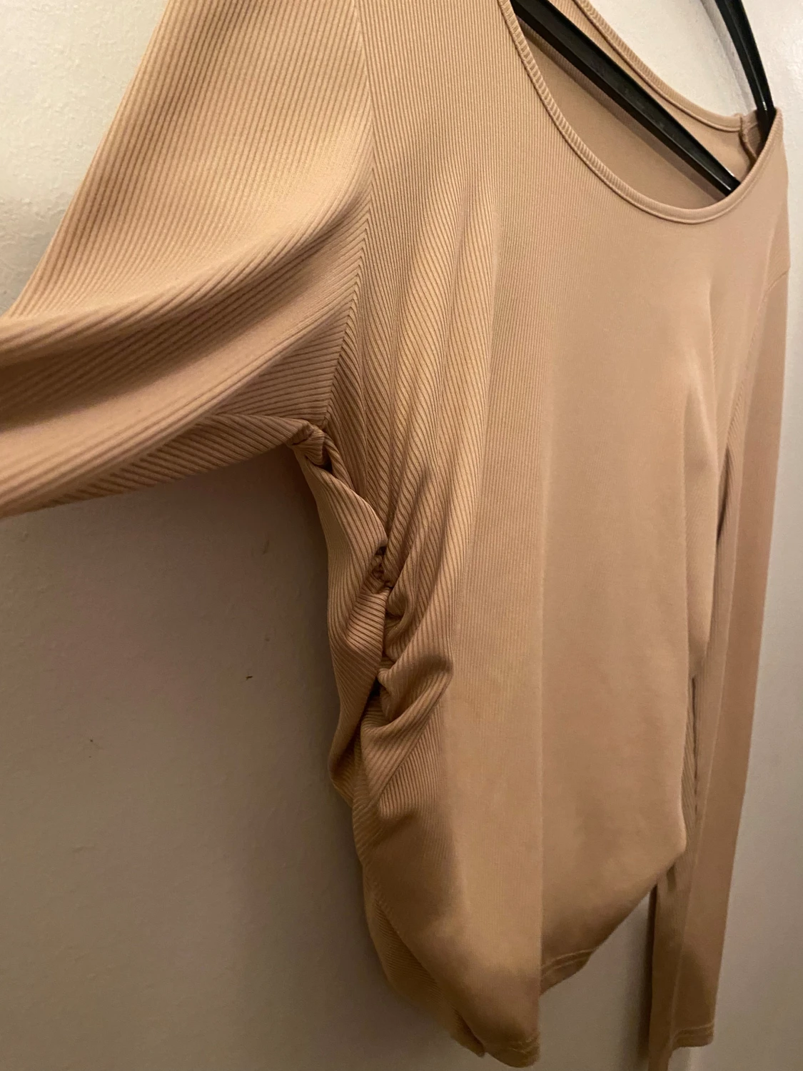 Beige ribbad långärmad topp - 1