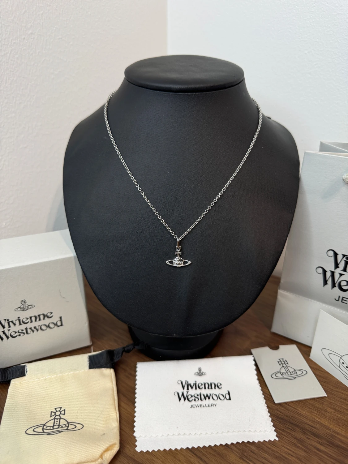 Vivienne Westwood halsband i silver