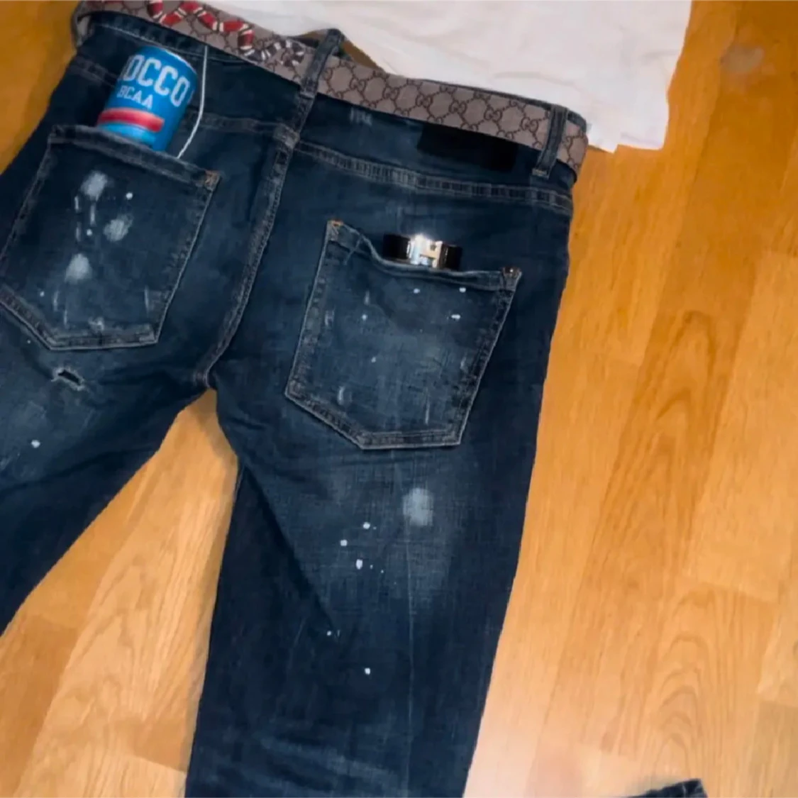Mörkblå jeans med slitningar dsquarde2 jinzz  - 1