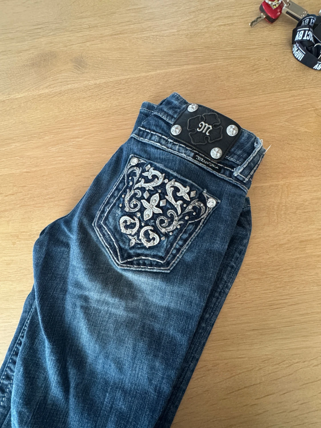 Miss Me jeans med broderad bakficka - 6