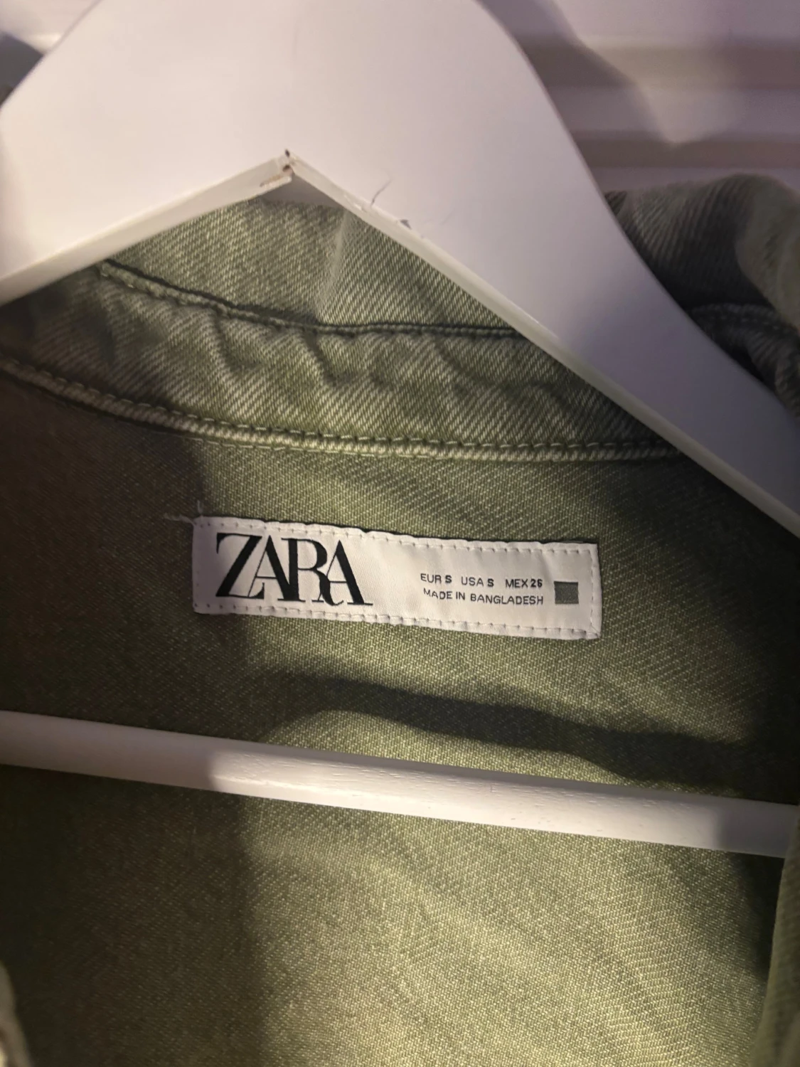 Grön overshirt från Zara, storlek S