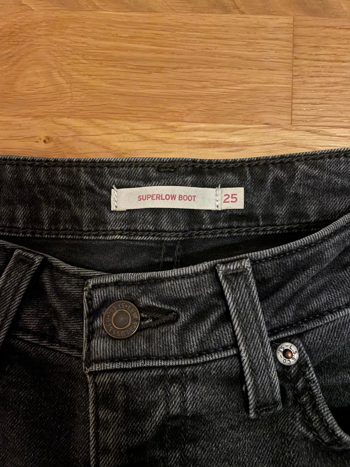 Levi's Superlow Boot svarta jeans - 3