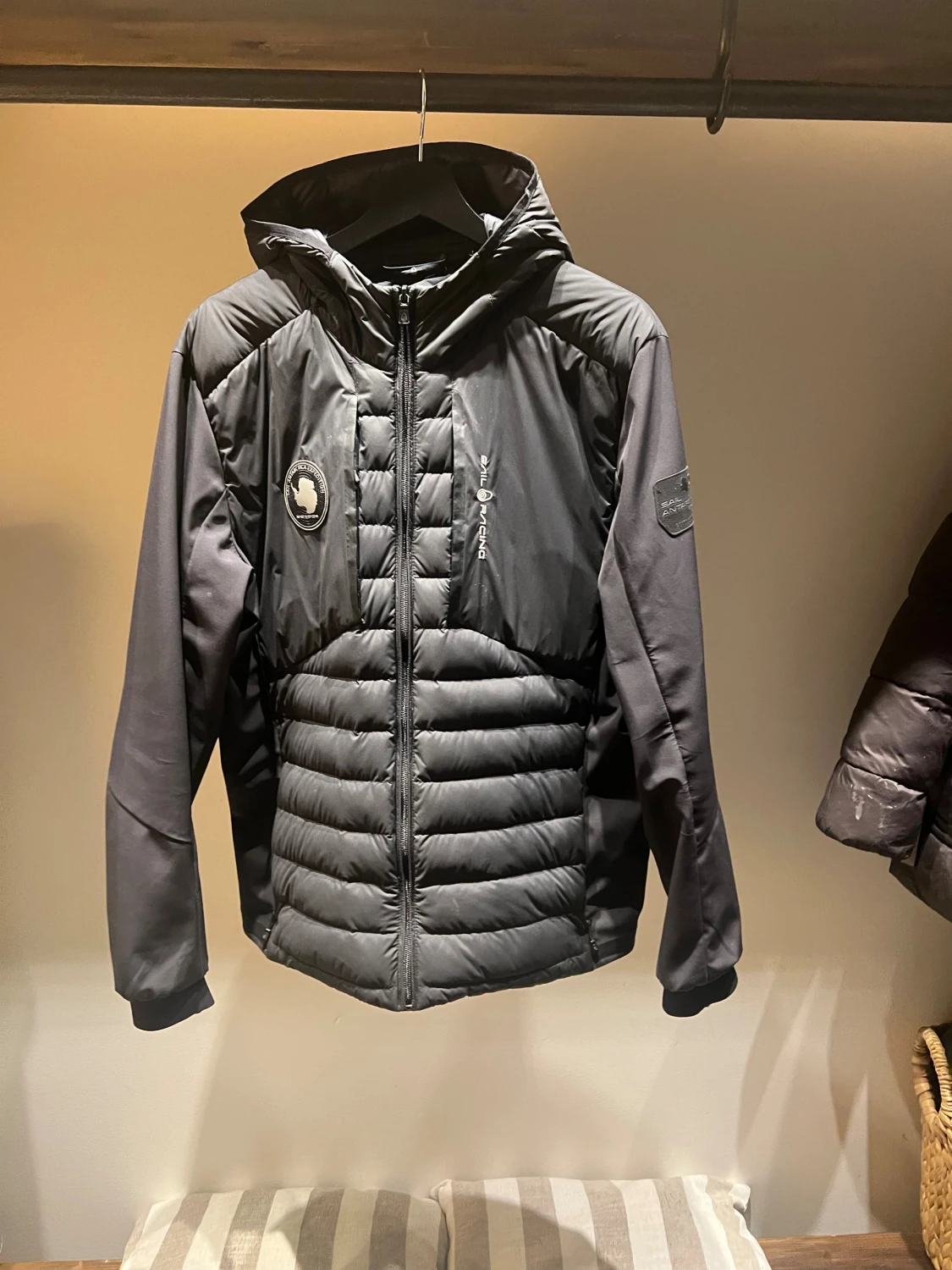 Svart Sail Antarctica Expedition-jacka  huva - 1