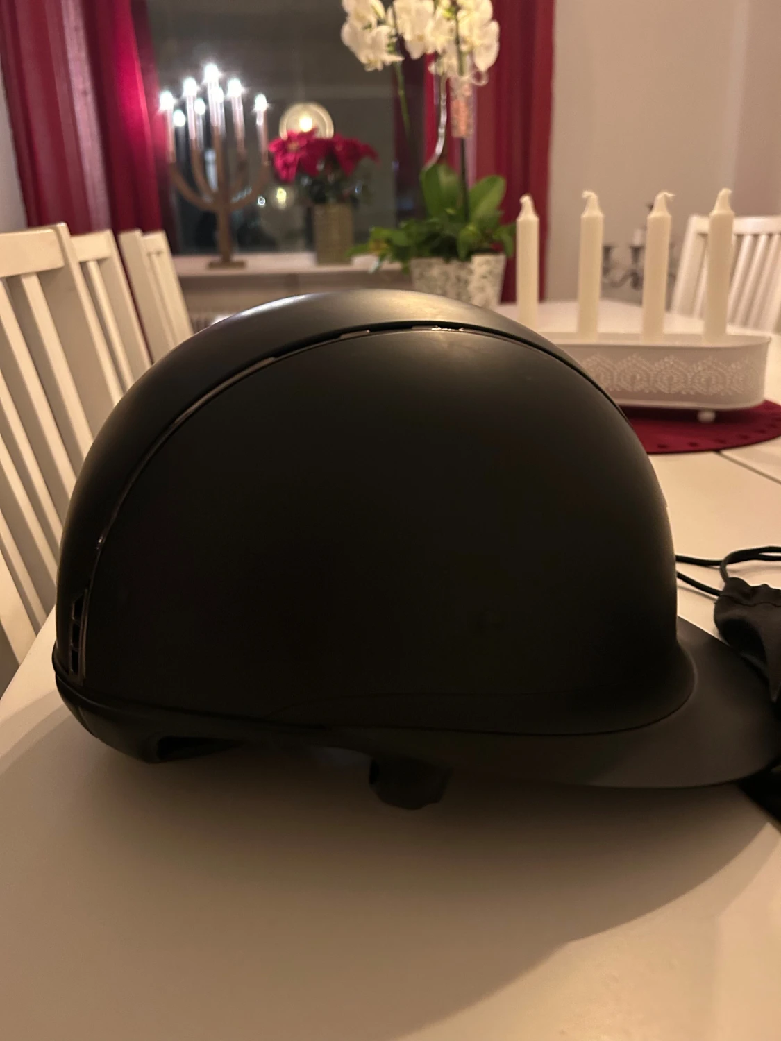 Svart ridhjälm från Samshield - 2