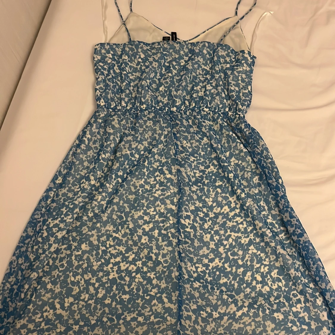 Blommig blå kort klänning Vero Moda - 1